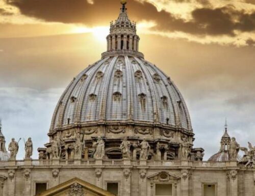 Indagini in Vaticano, i reati contestati al cardinale Becciu
