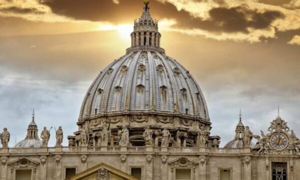 “Dimissioni Papa Francesco dopo Natale”/ Rumors choc in Vaticano: “seguirà Ratzinger”