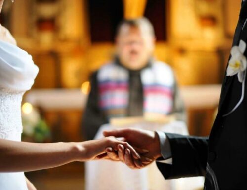 Lei ha sposato il prete. I preti sposati rilancia in Italia notizia nozze prete  segretario arcivescovo di New York