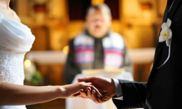 Preti sposati… preti sani che possono rinvigorire presto la Chiesa